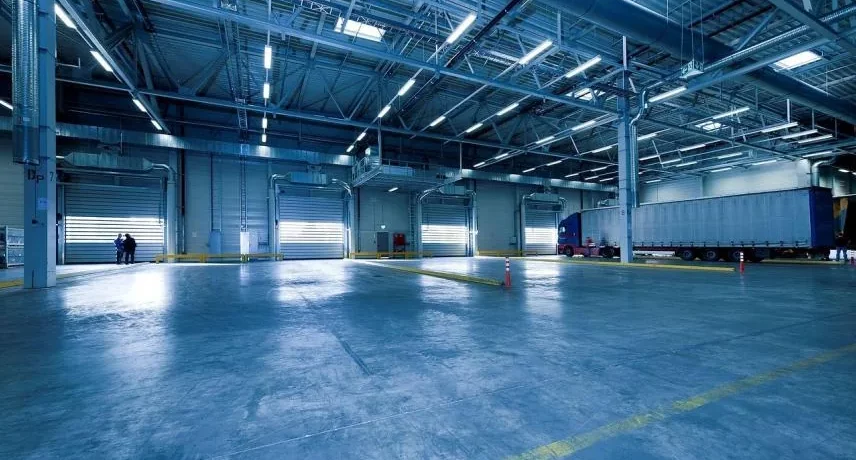 Entrepôt logistique industriel entretenu par SRIM